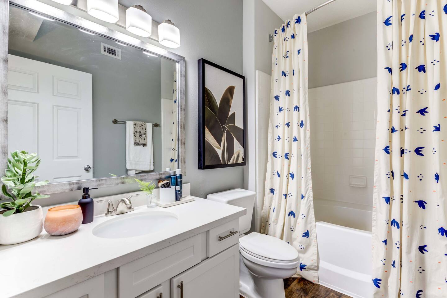 , an Airbnb-friendly apartment in Houston, TX