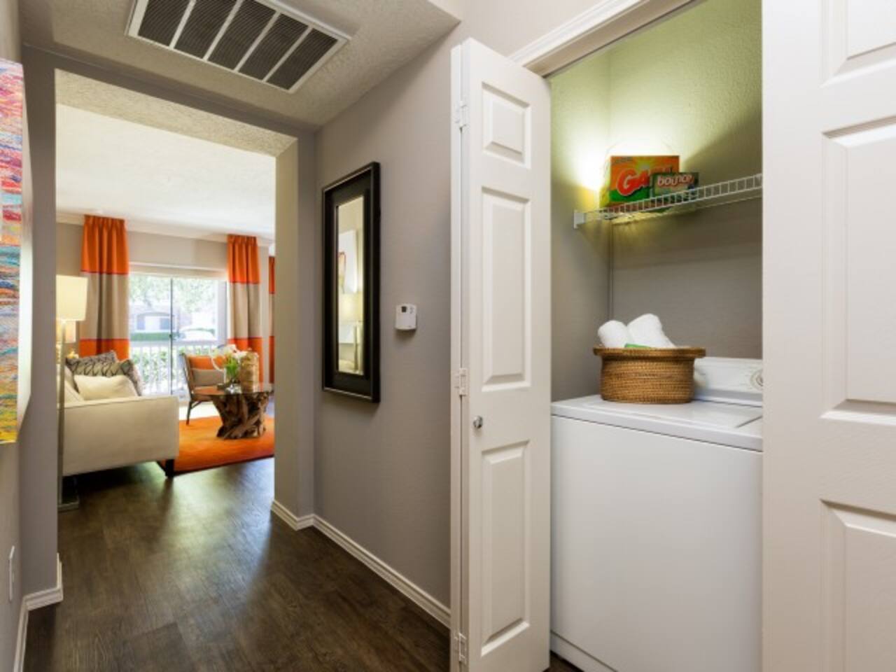 , an Airbnb-friendly apartment in Houston, TX
