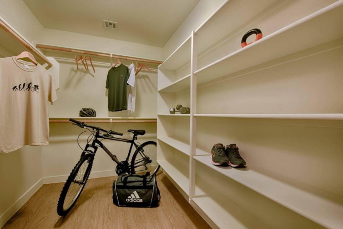 , an Airbnb-friendly apartment in Scottsdale, AZ