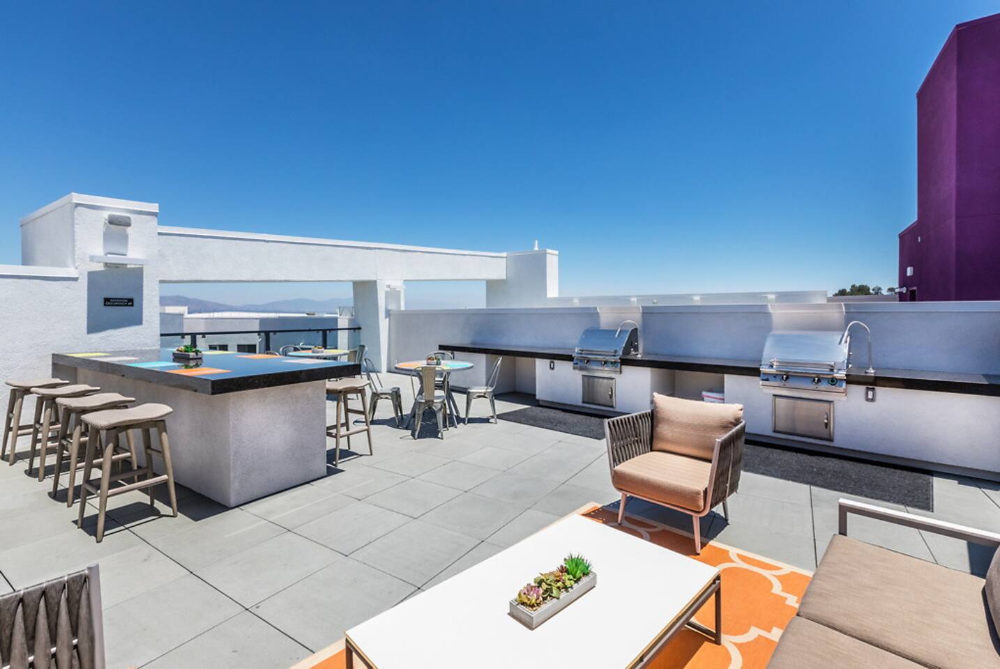 , an Airbnb-friendly apartment in Los Angeles, CA