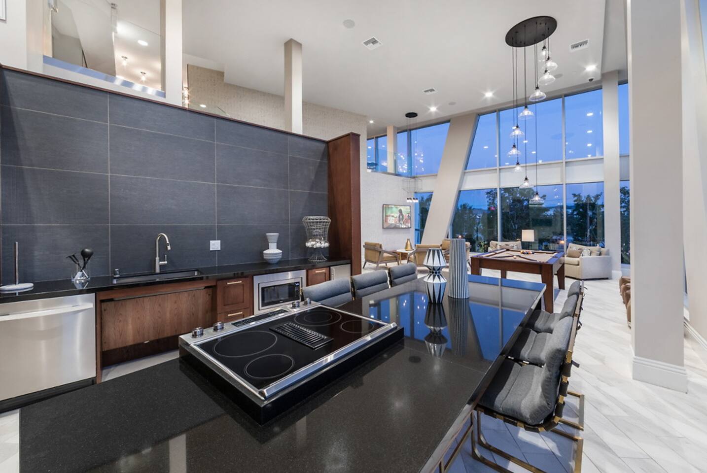 , an Airbnb-friendly apartment in Los Angeles, CA