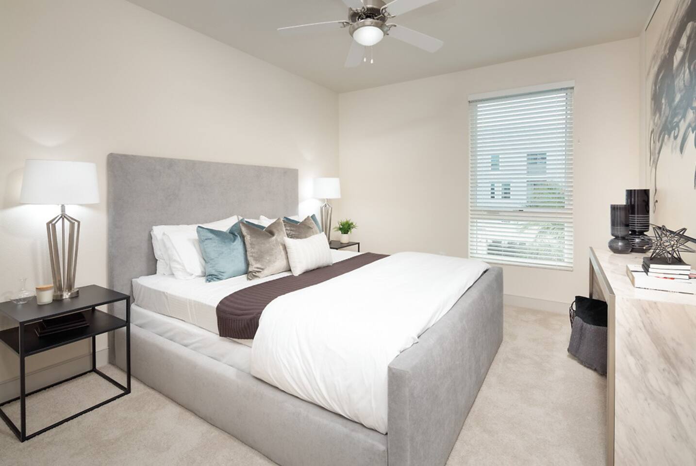 , an Airbnb-friendly apartment in Los Angeles, CA