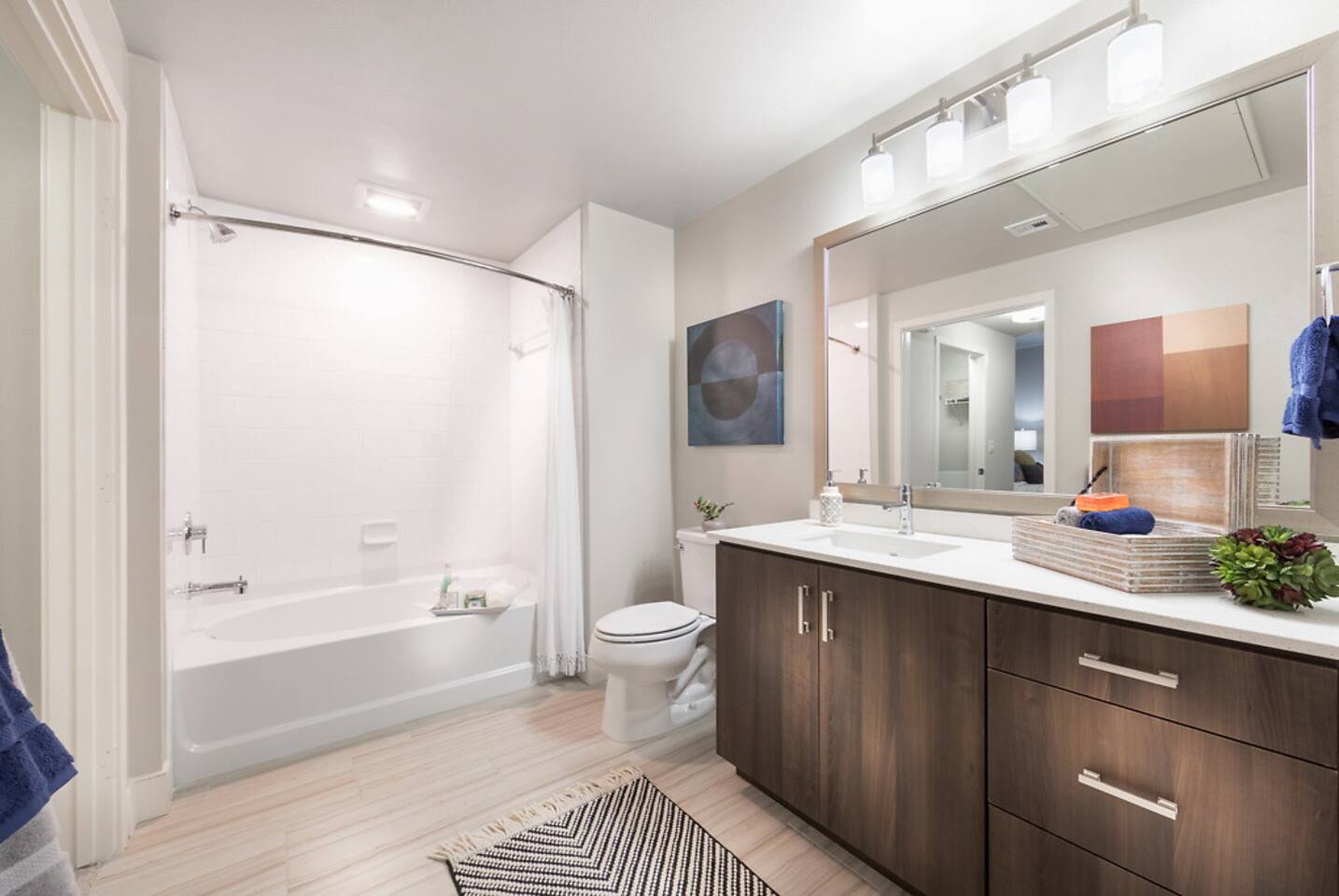 , an Airbnb-friendly apartment in Los Angeles, CA