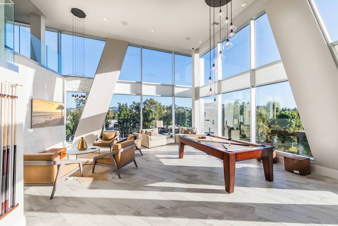 , an Airbnb-friendly apartment in Los Angeles, CA