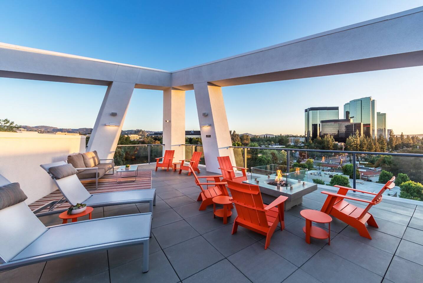 , an Airbnb-friendly apartment in Los Angeles, CA