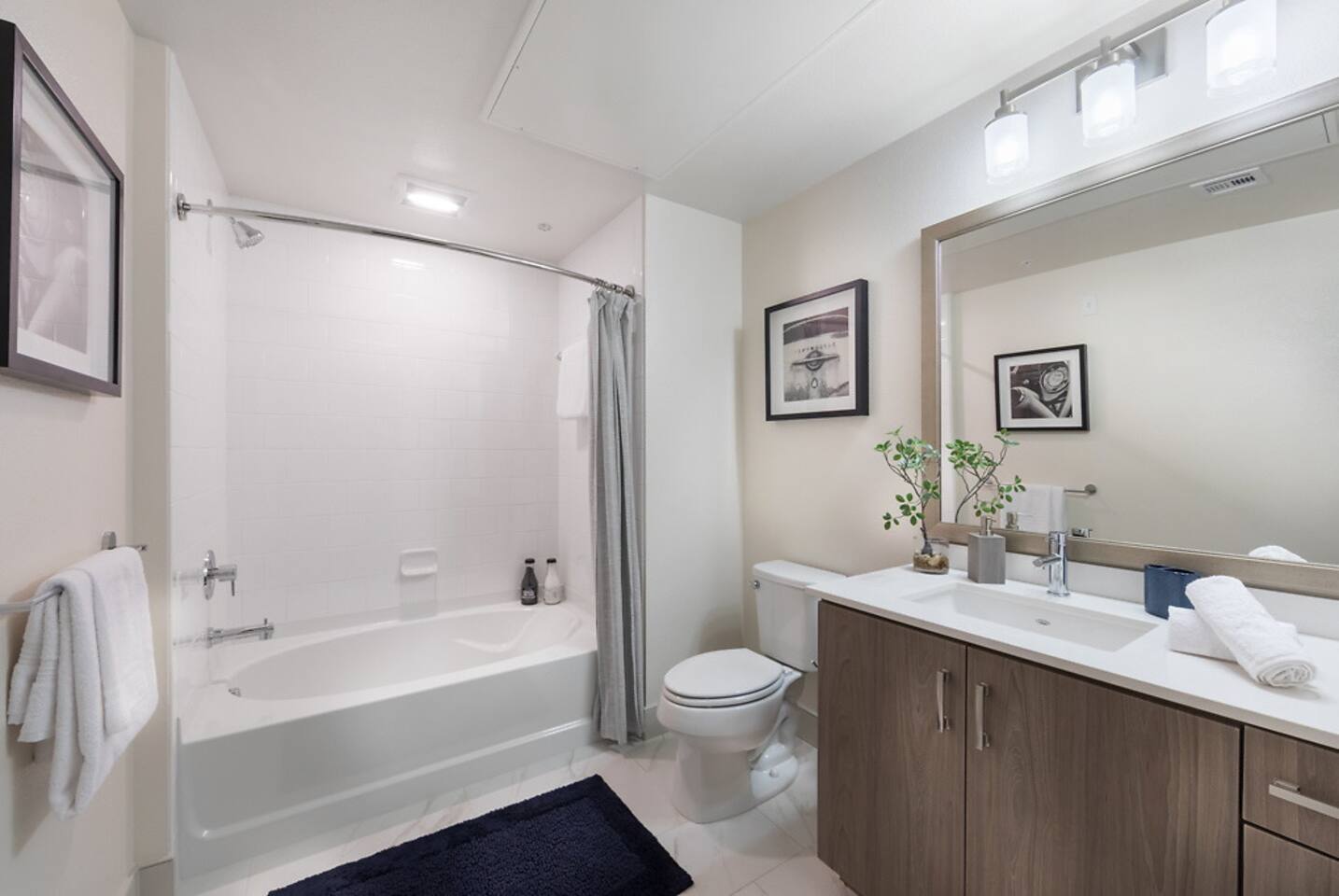 , an Airbnb-friendly apartment in Los Angeles, CA