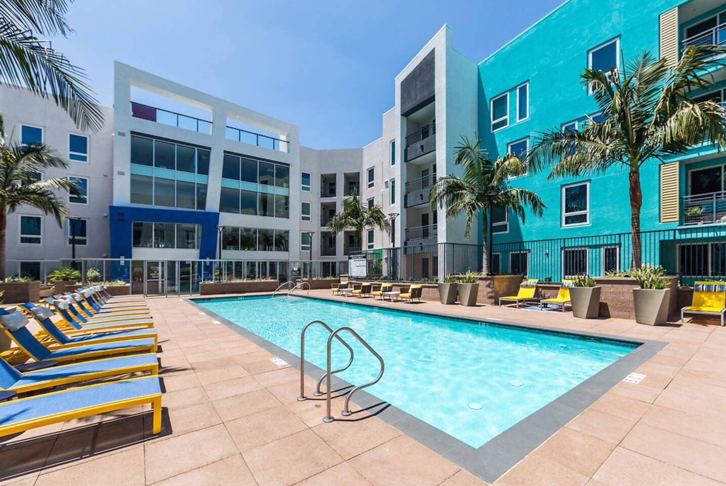 , an Airbnb-friendly apartment in Los Angeles, CA