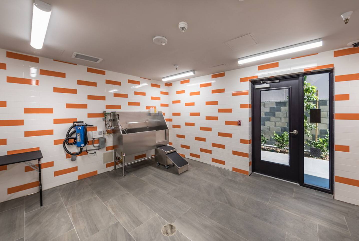 , an Airbnb-friendly apartment in Los Angeles, CA