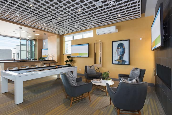 RGVtYW5kUGljdHVyZToyMDk4ODM4MDU4