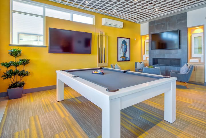 RGVtYW5kUGljdHVyZToyMDk4ODM4MDQ5