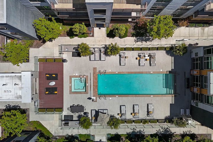 RGVtYW5kUGljdHVyZToyMTg0MTE5NTcz