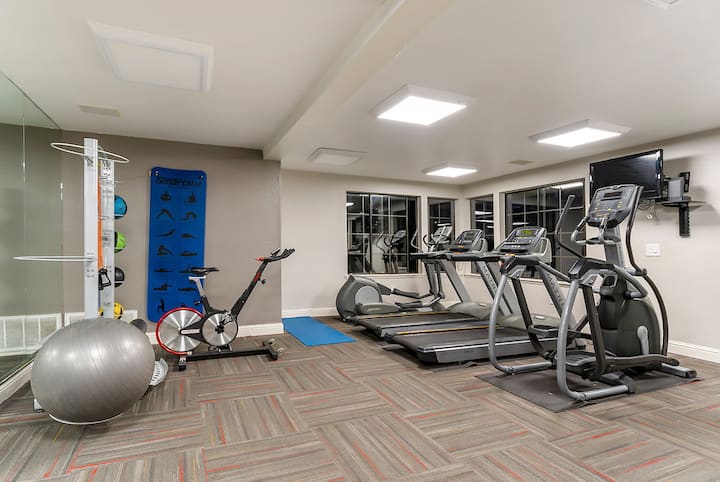 RGVtYW5kUGljdHVyZToxOTQzMTU0NDg2