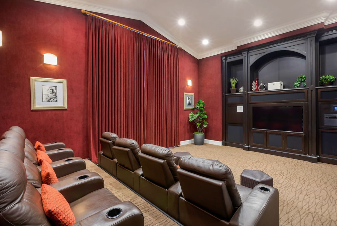 , an Airbnb-friendly apartment in San Diego, CA