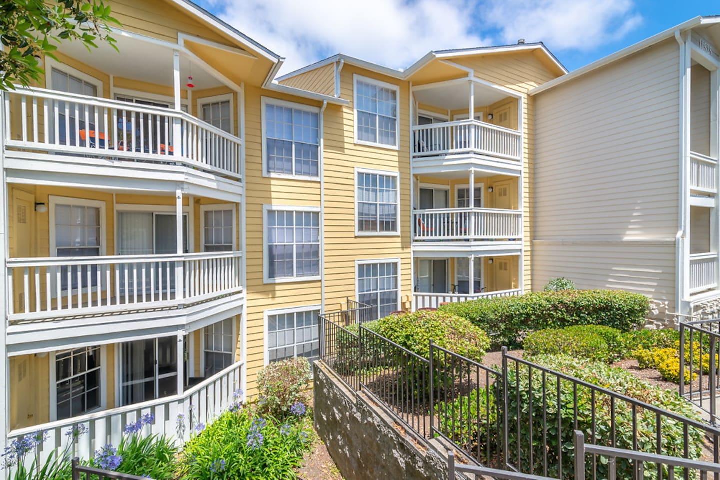 , an Airbnb-friendly apartment in San Diego, CA