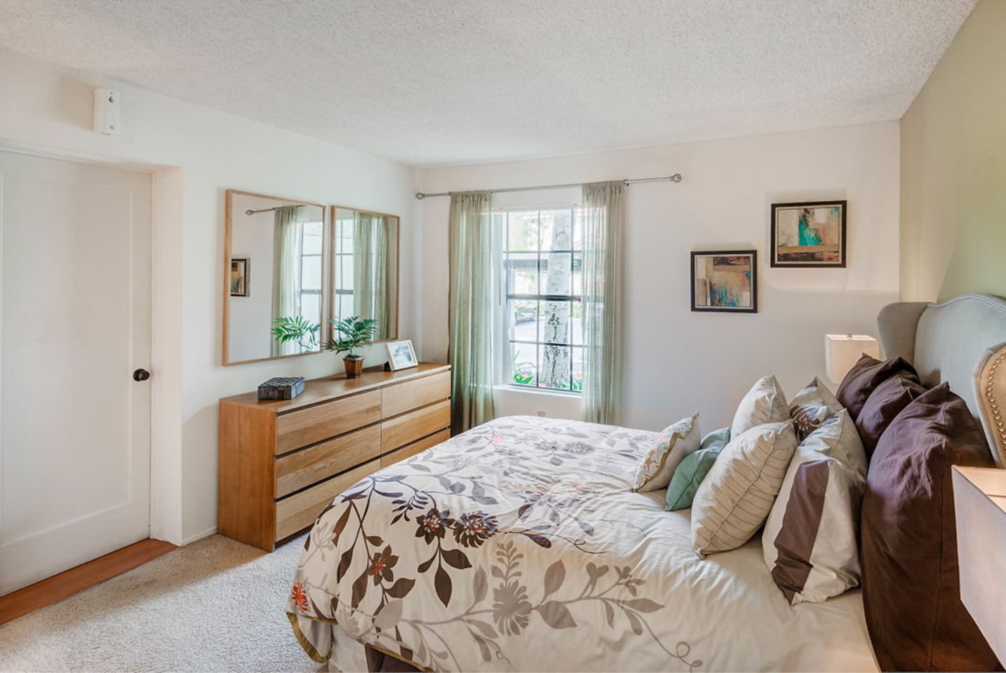 , an Airbnb-friendly apartment in San Diego, CA