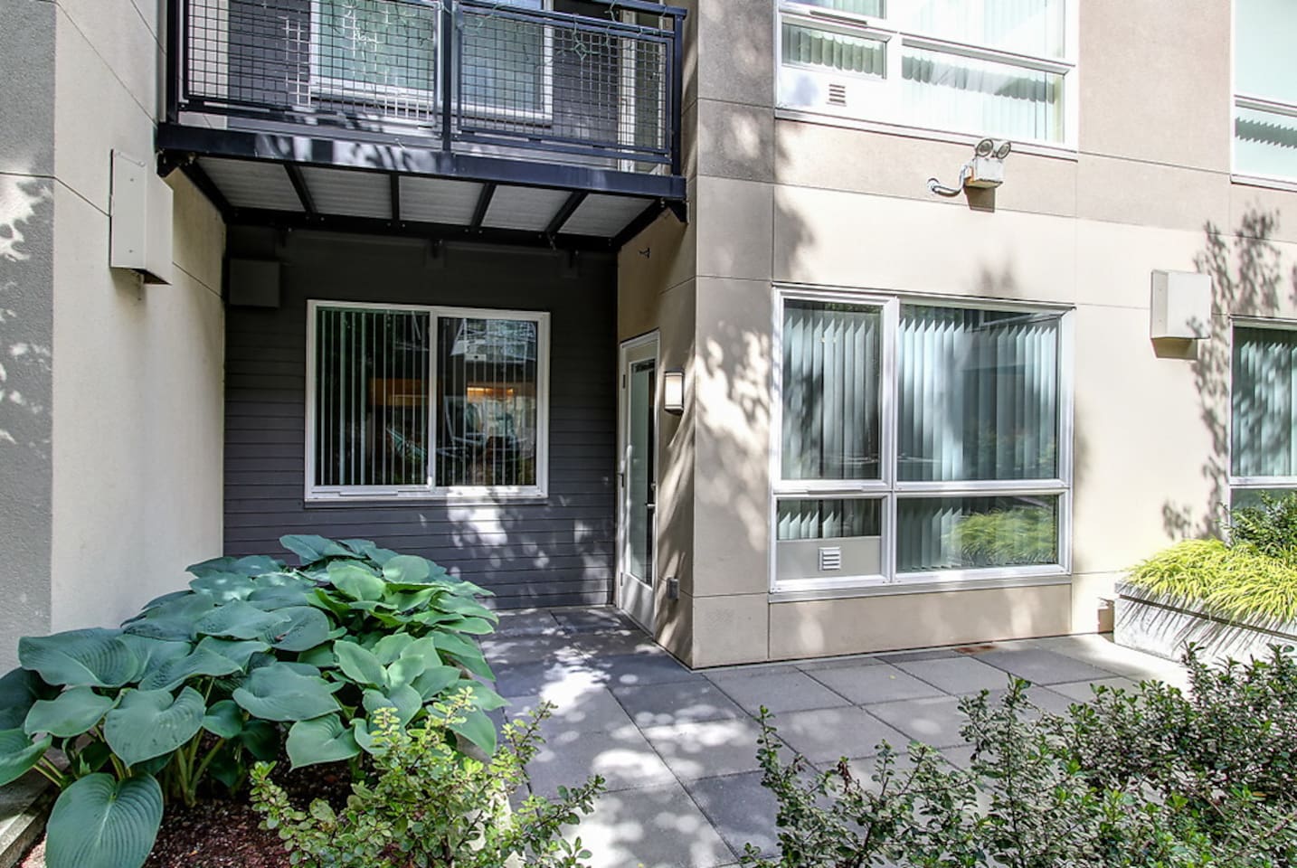 , an Airbnb-friendly apartment in Bellevue, WA