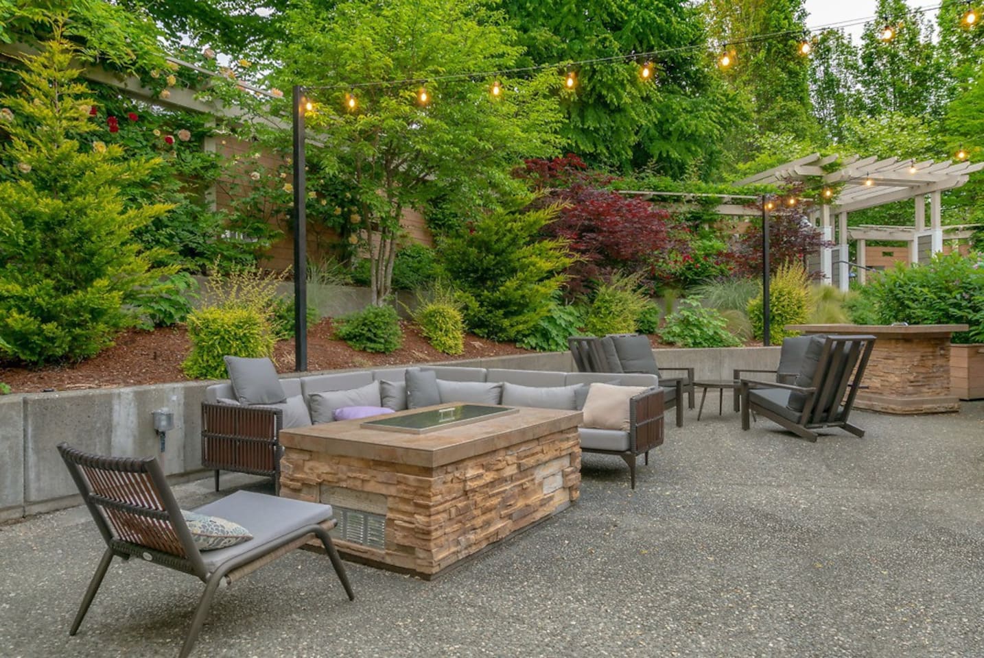 , an Airbnb-friendly apartment in Bellevue, WA