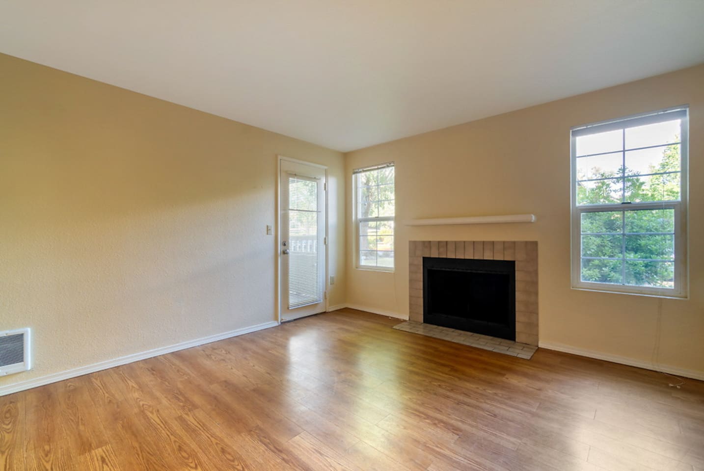 , an Airbnb-friendly apartment in Bothell, WA
