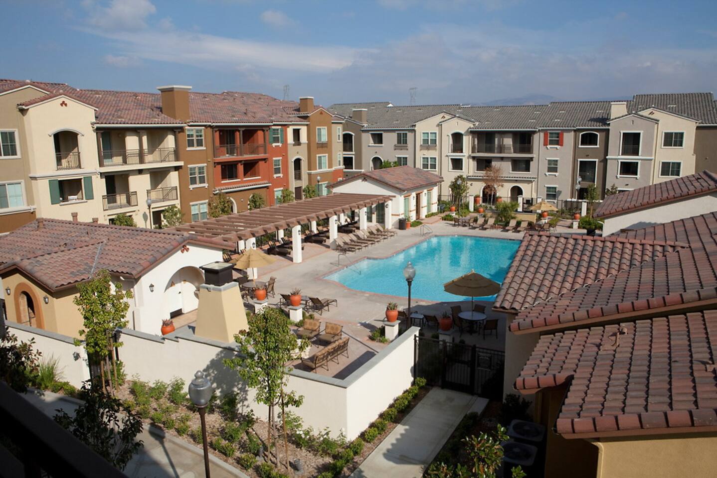 , an Airbnb-friendly apartment in Valencia, CA