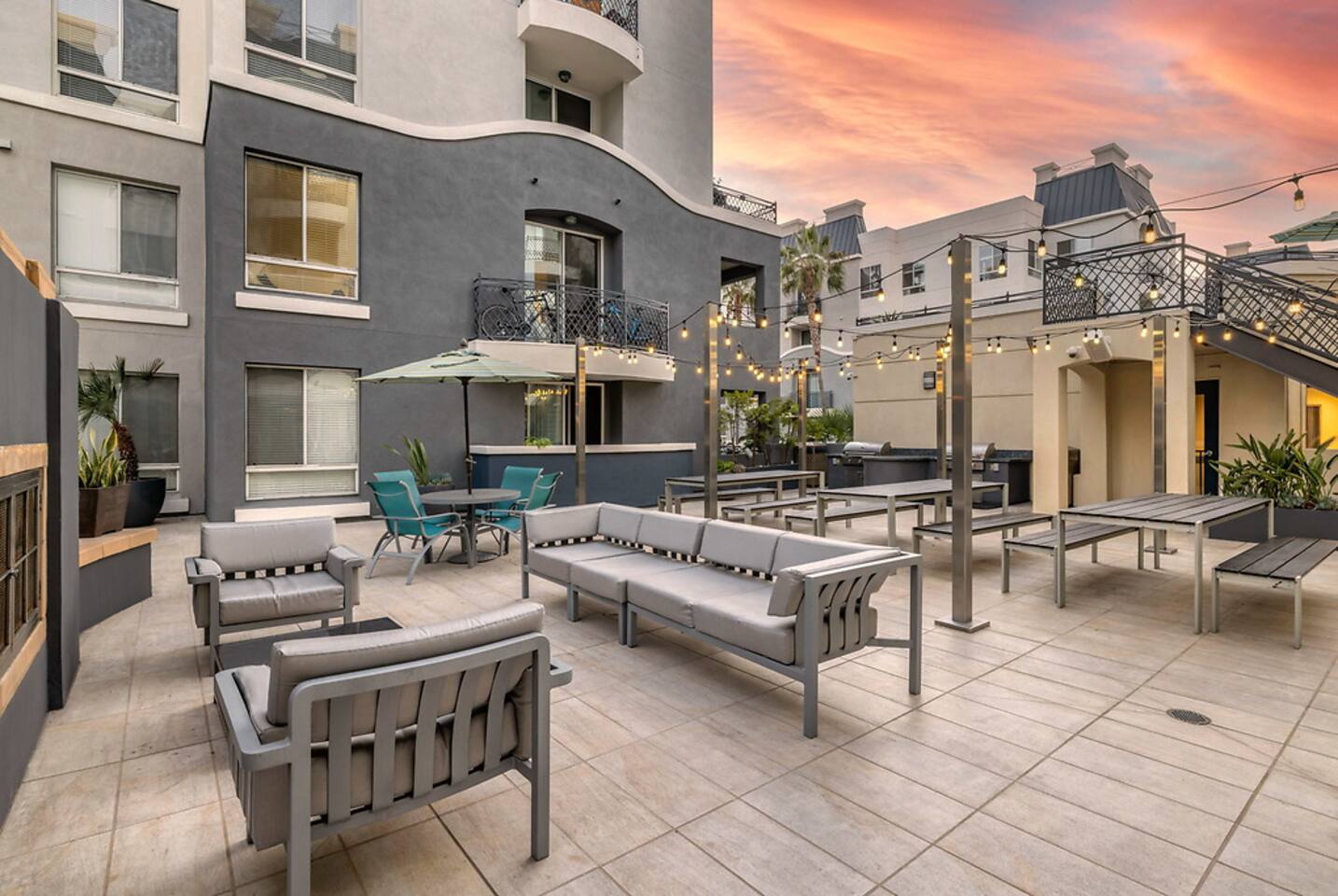 , an Airbnb-friendly apartment in Marina del Rey, CA