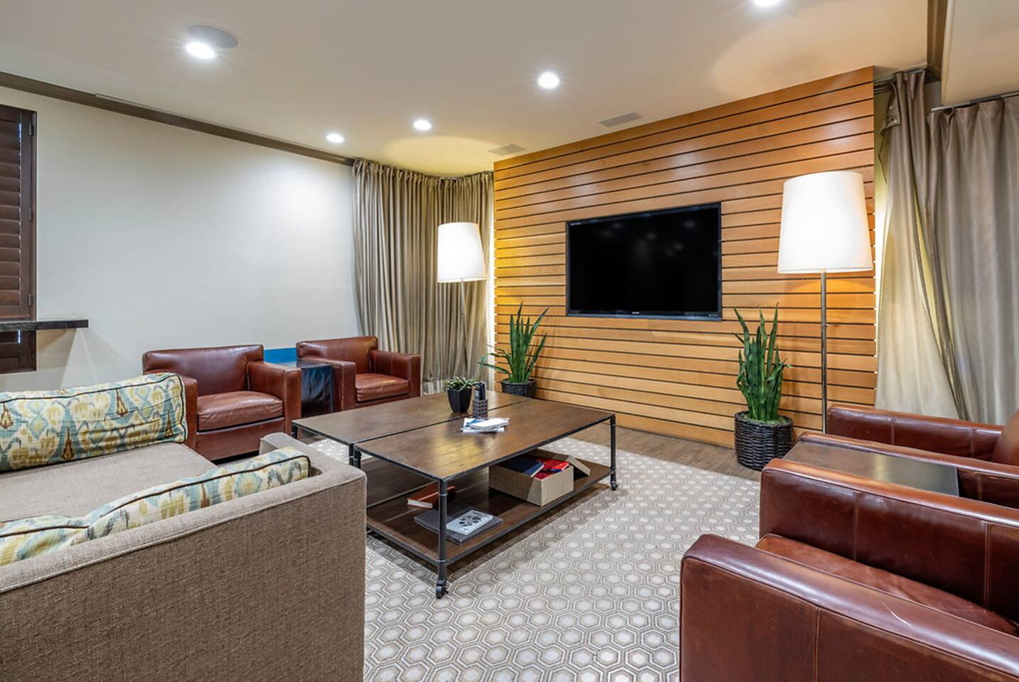 , an Airbnb-friendly apartment in Marina del Rey, CA