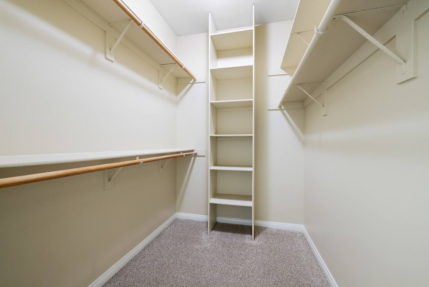 , an Airbnb-friendly apartment in Marina del Rey, CA
