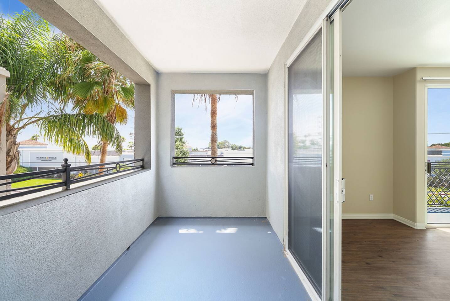 , an Airbnb-friendly apartment in Marina del Rey, CA
