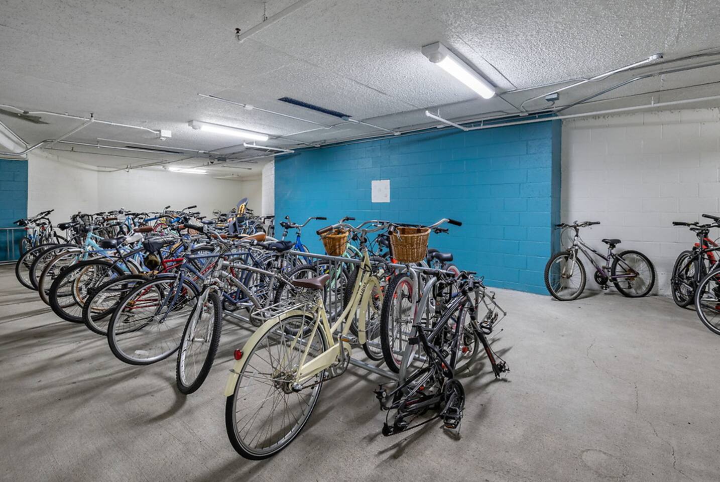 , an Airbnb-friendly apartment in Marina del Rey, CA