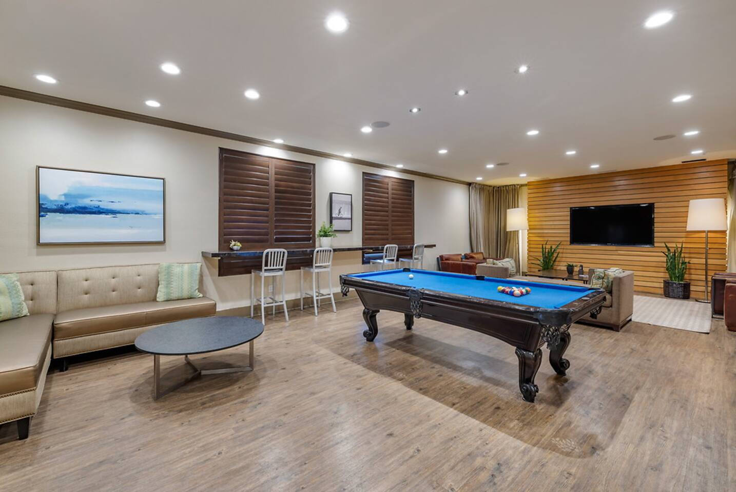 , an Airbnb-friendly apartment in Marina del Rey, CA