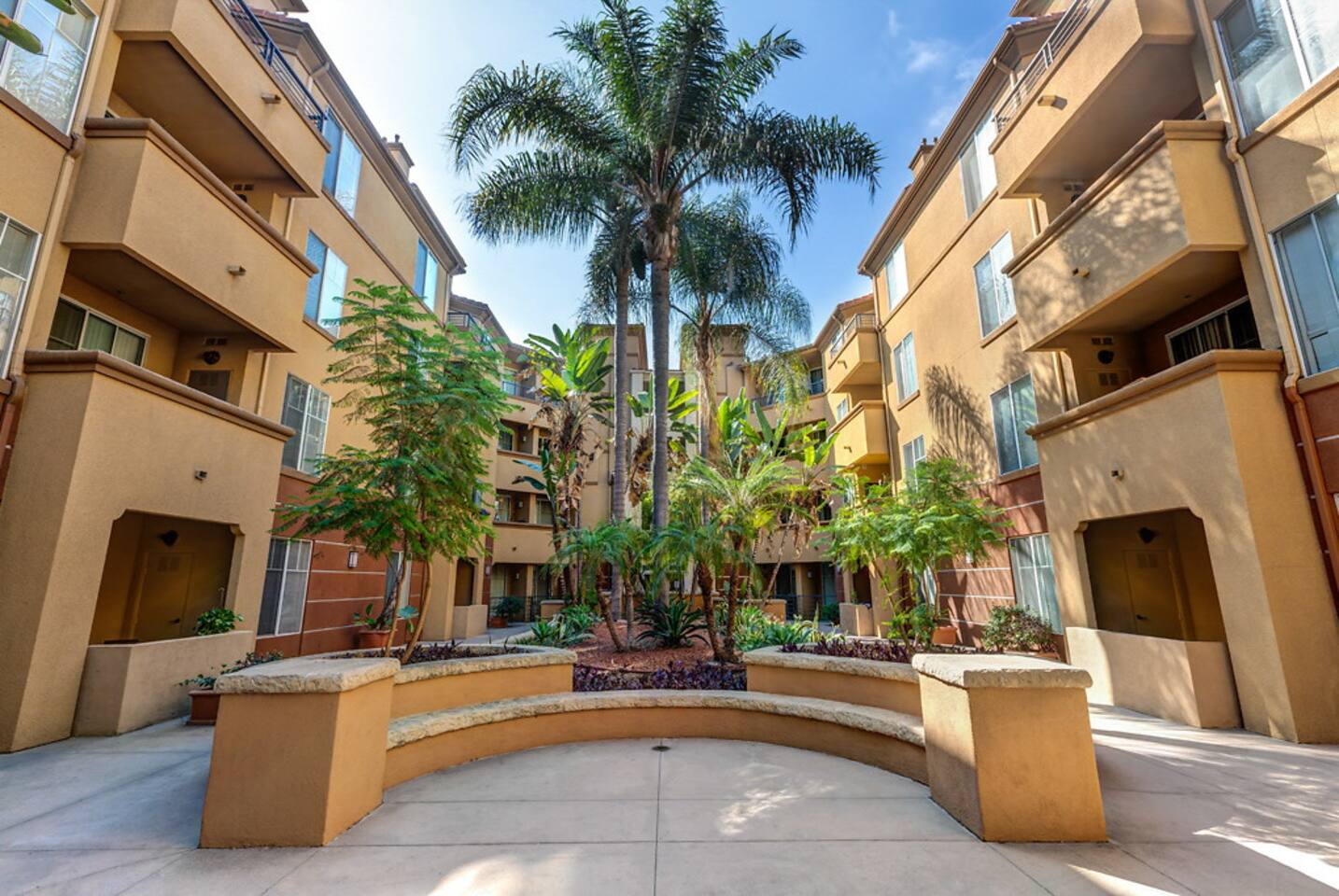, an Airbnb-friendly apartment in Los Angeles, CA