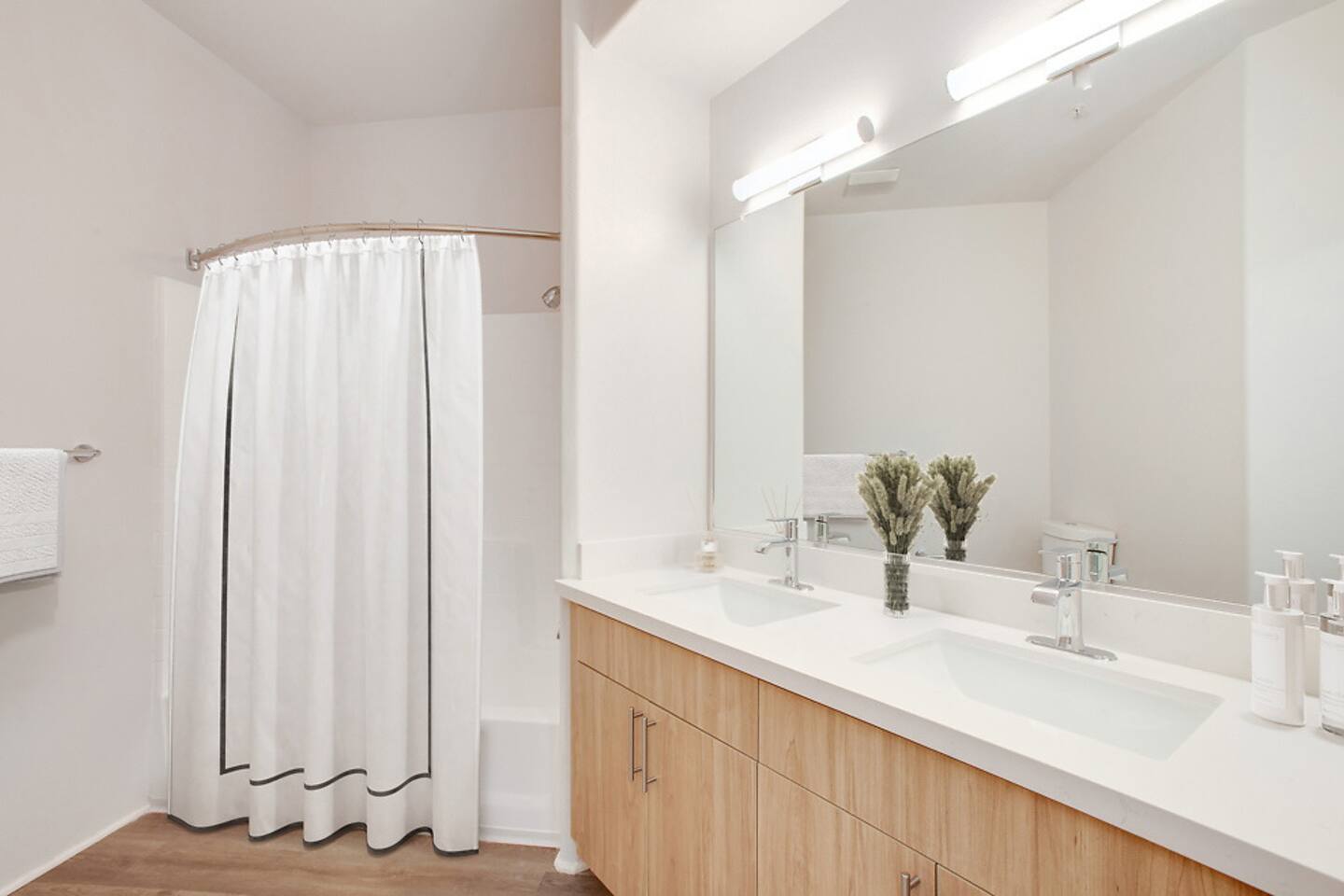 , an Airbnb-friendly apartment in Los Angeles, CA