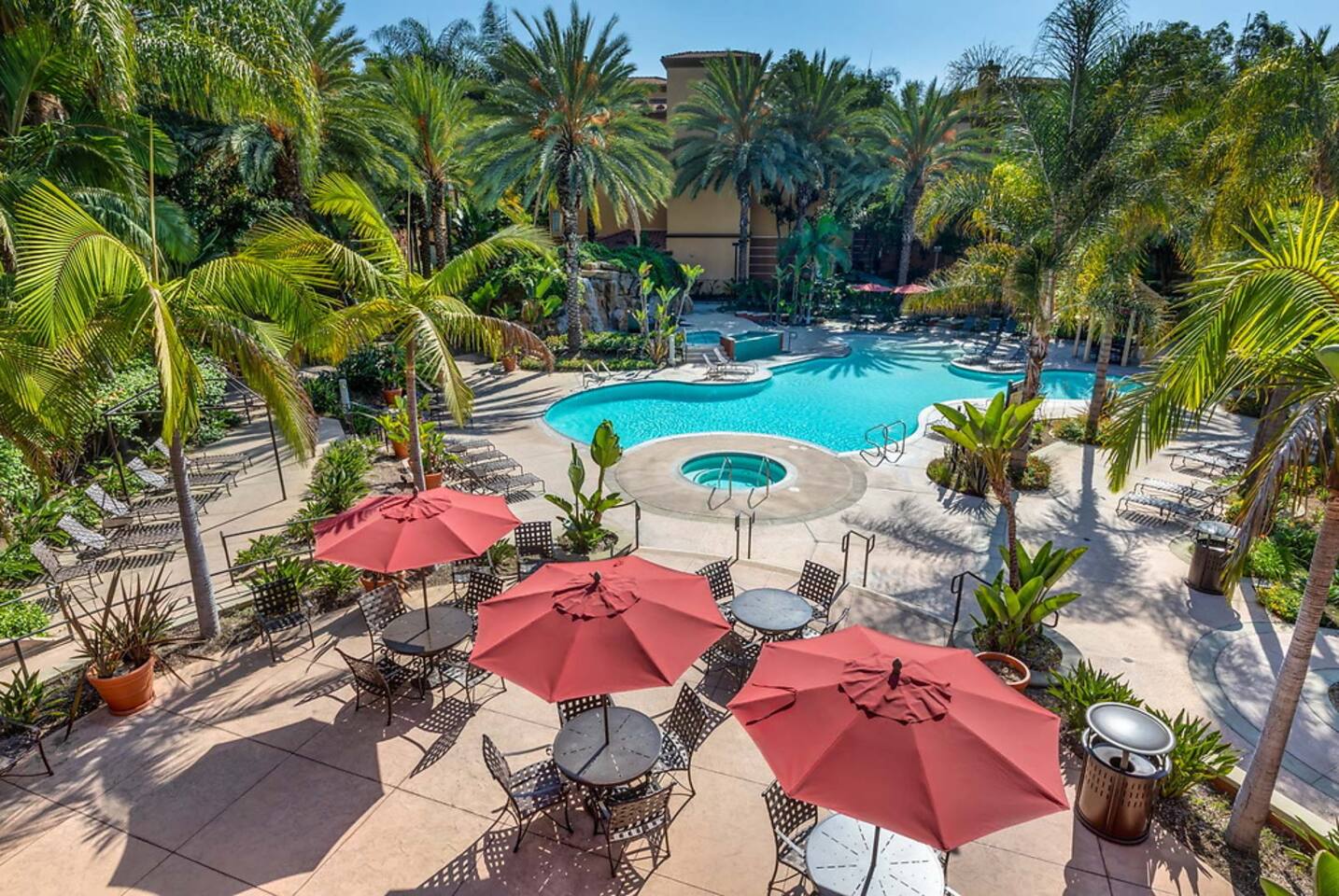 , an Airbnb-friendly apartment in Los Angeles, CA
