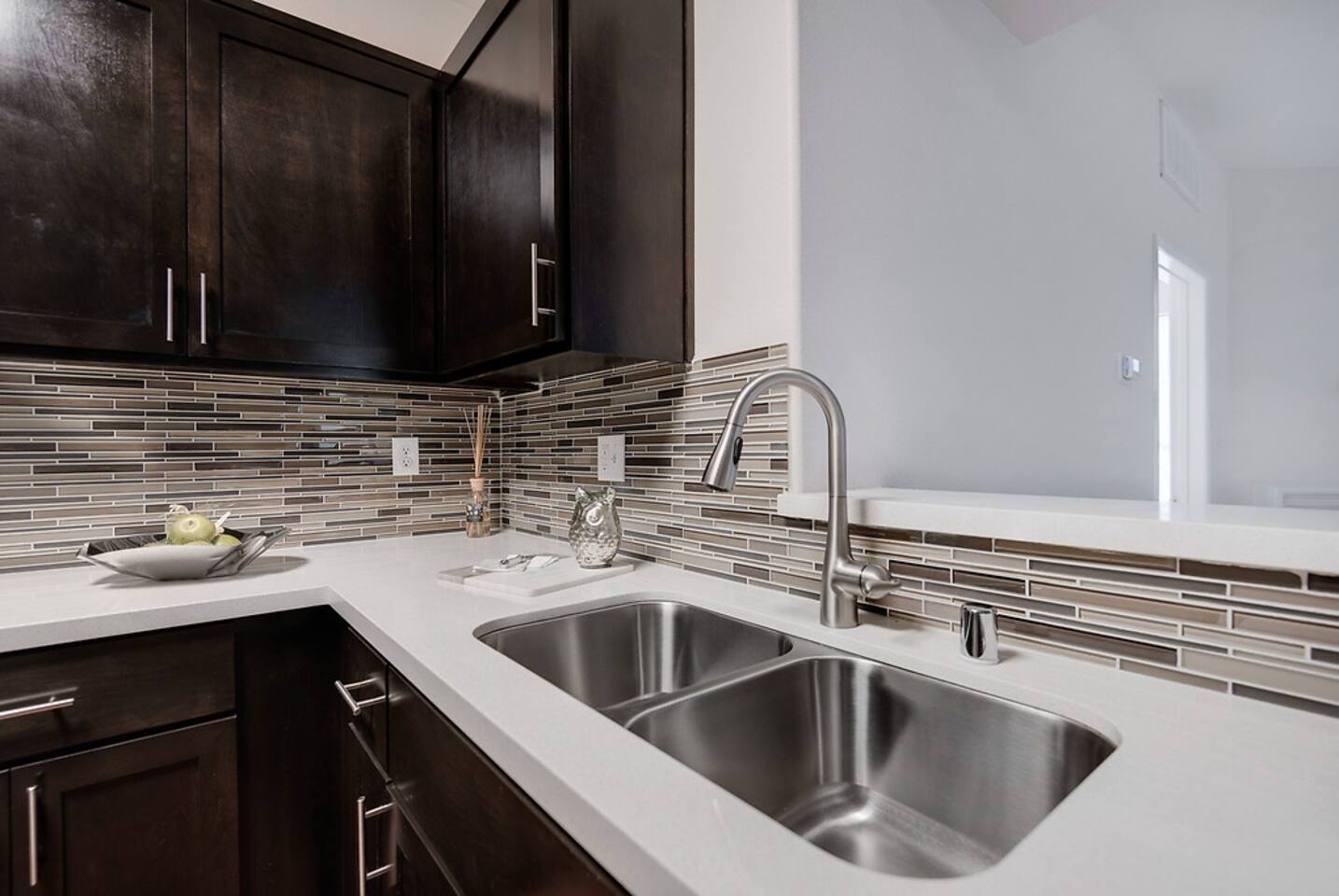 , an Airbnb-friendly apartment in Los Angeles, CA
