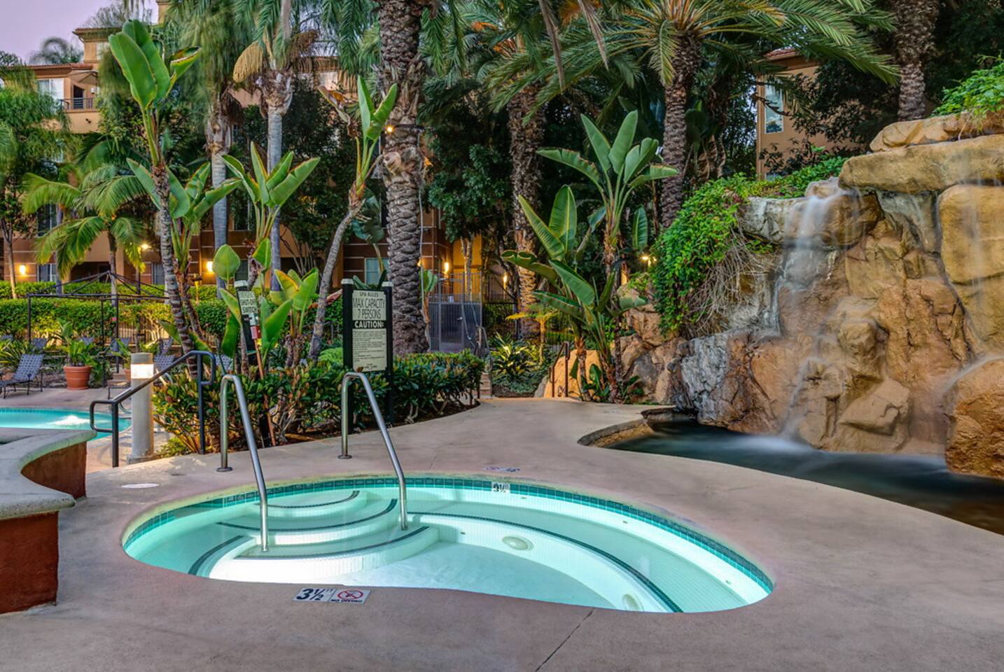 , an Airbnb-friendly apartment in Los Angeles, CA