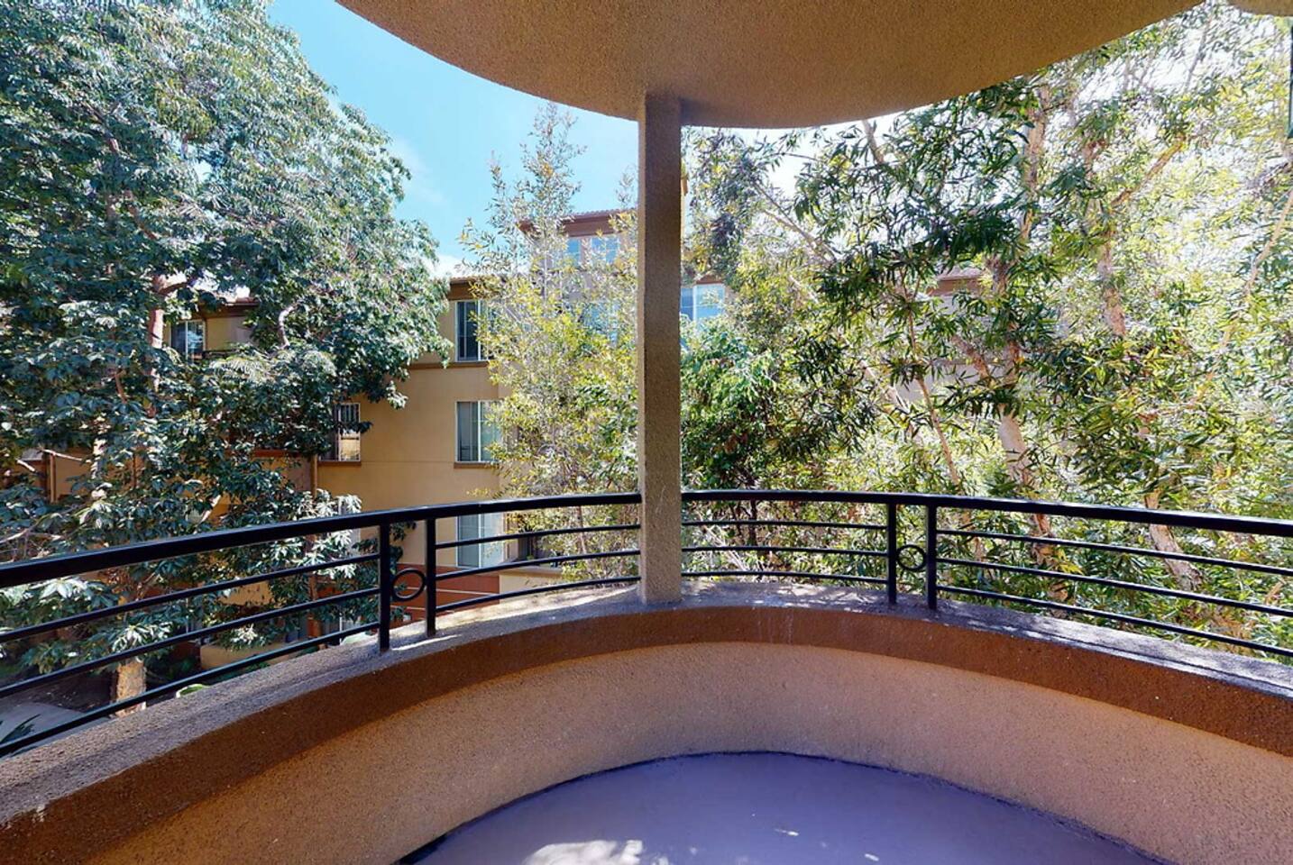 , an Airbnb-friendly apartment in Los Angeles, CA