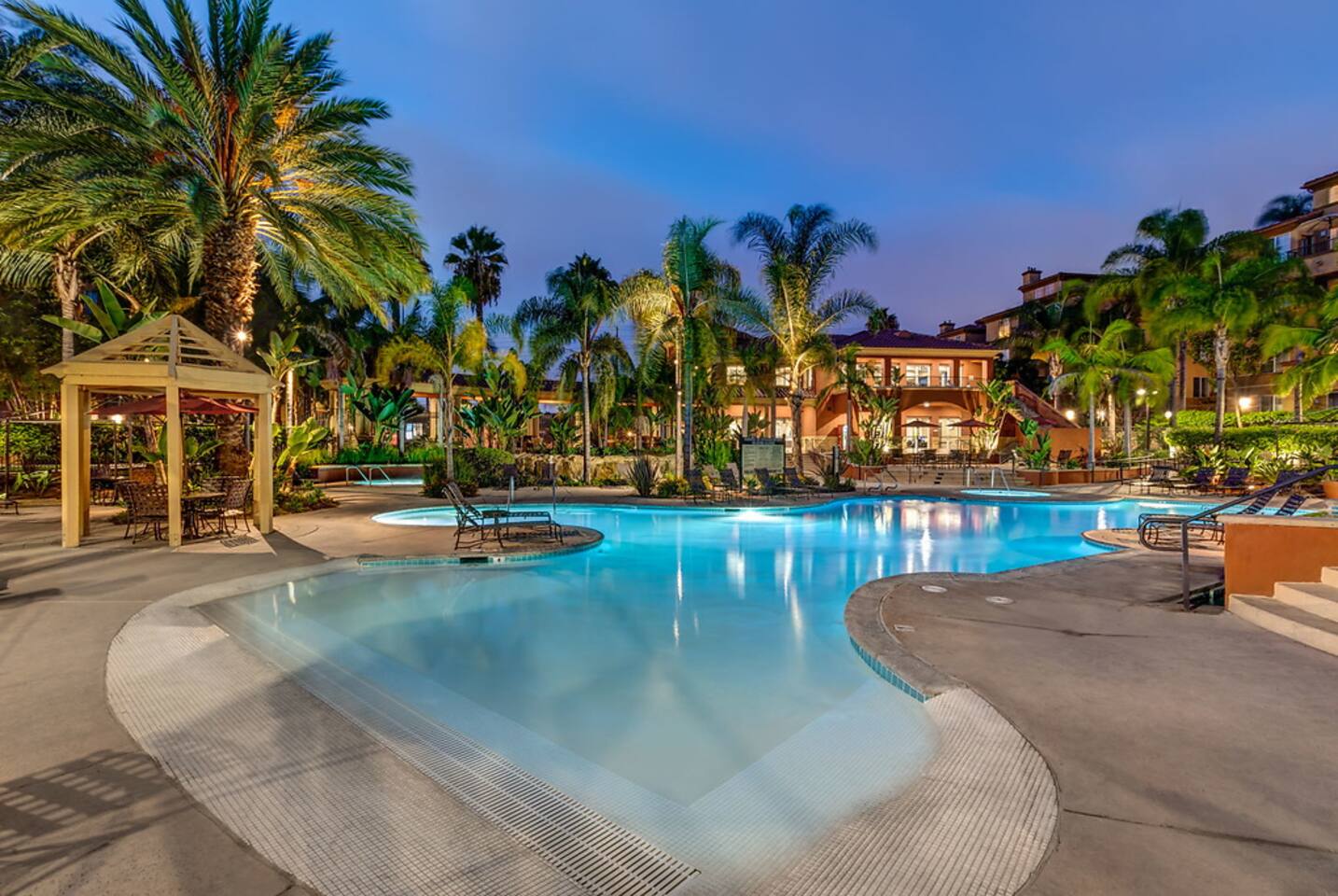 , an Airbnb-friendly apartment in Los Angeles, CA