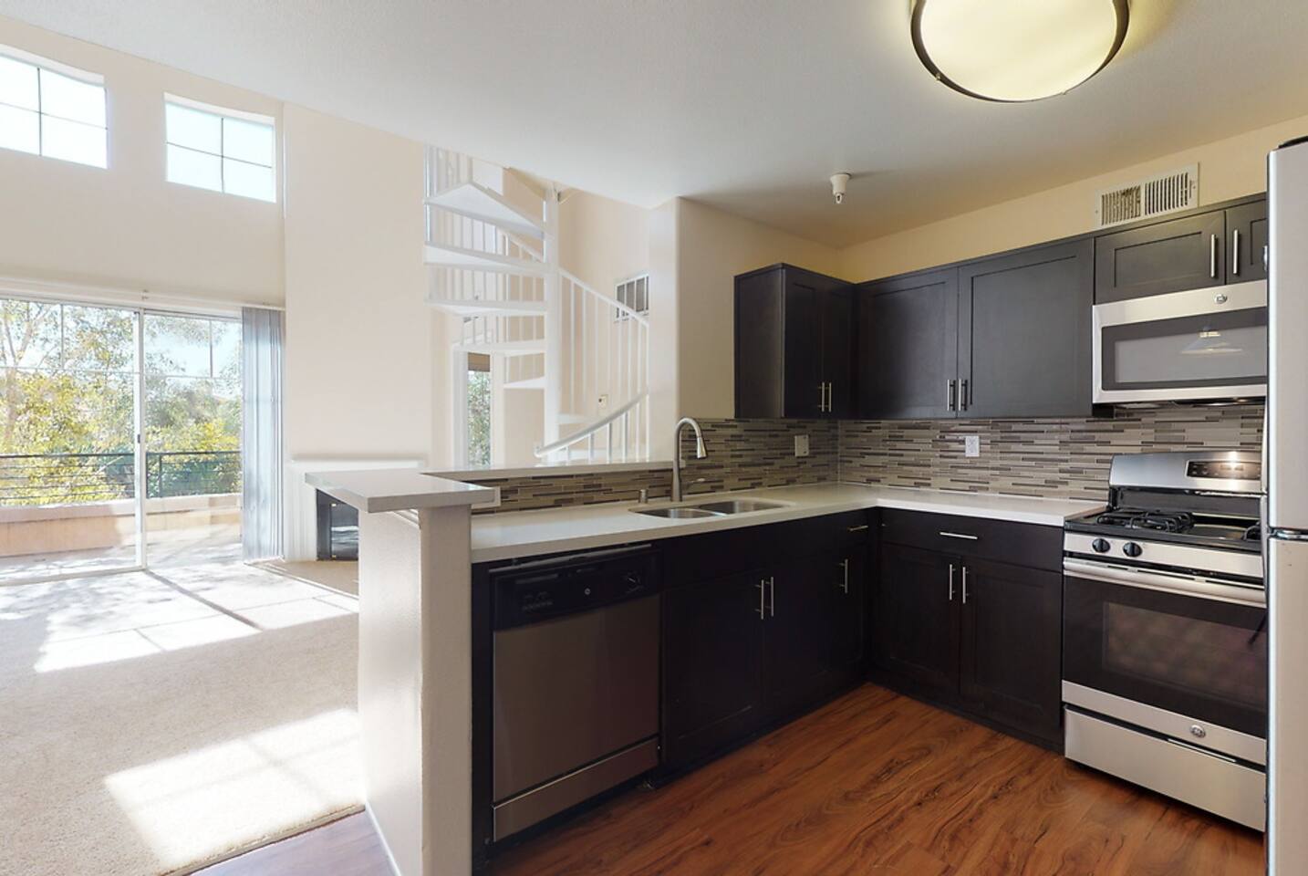 , an Airbnb-friendly apartment in Los Angeles, CA