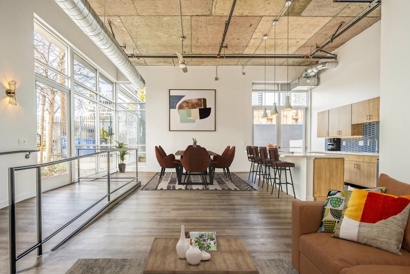 , an Airbnb-friendly apartment in Los Angeles, CA