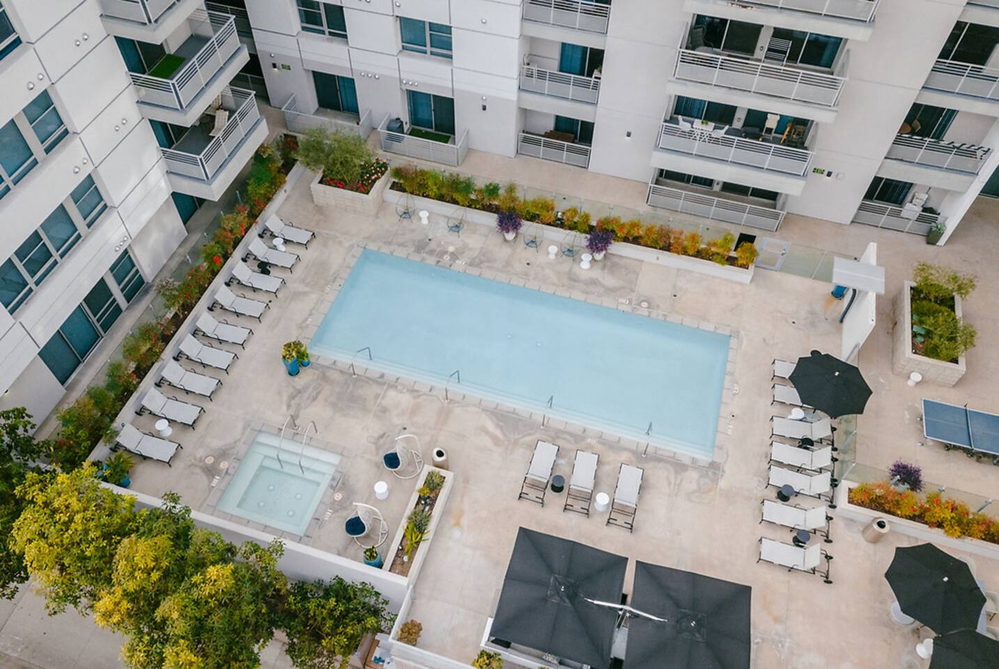 , an Airbnb-friendly apartment in Los Angeles, CA