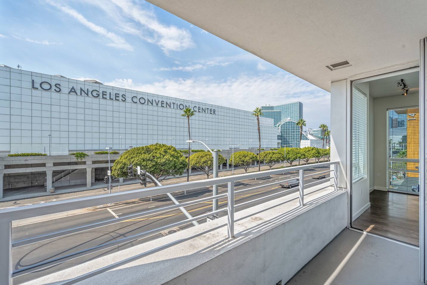 , an Airbnb-friendly apartment in Los Angeles, CA