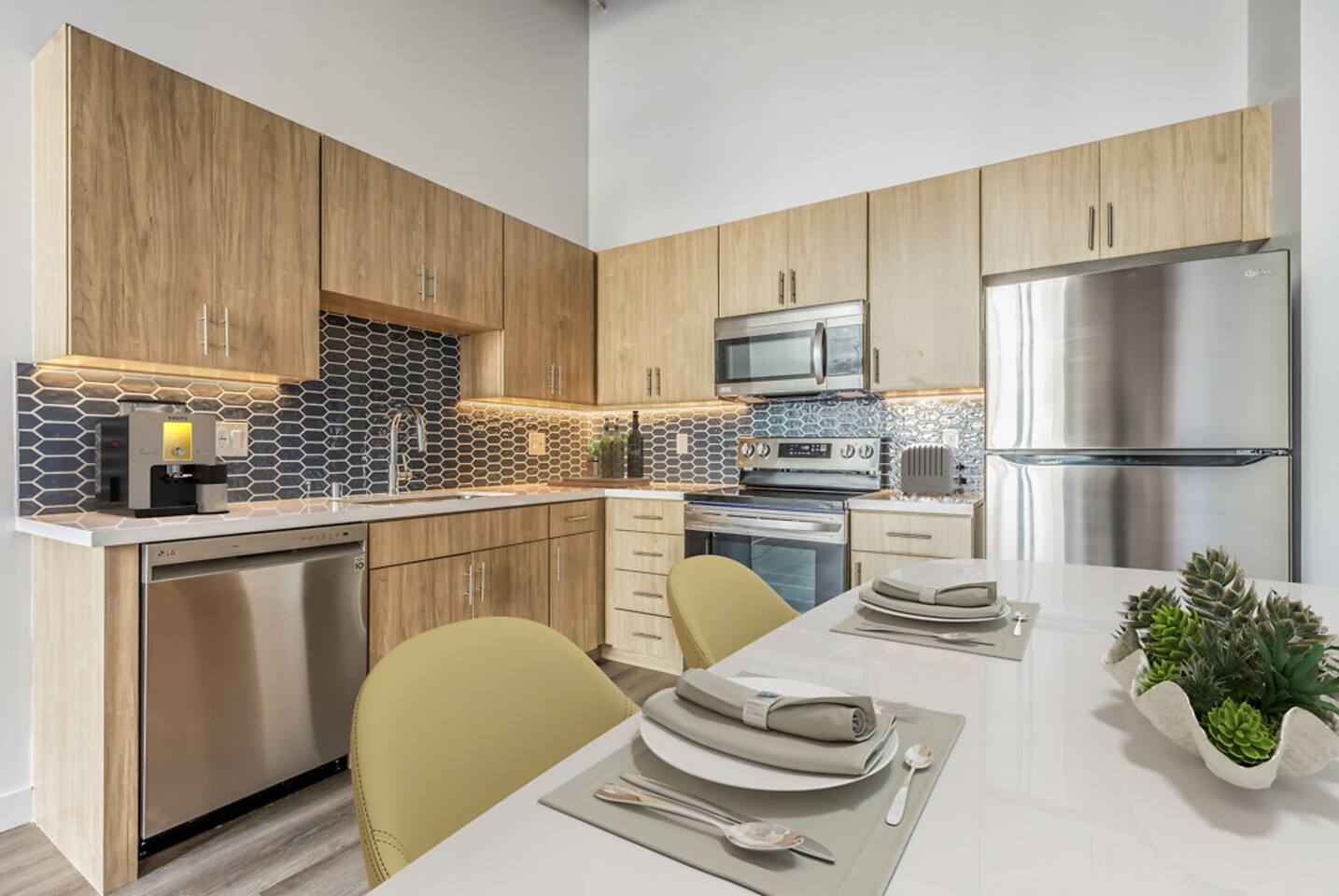 , an Airbnb-friendly apartment in Los Angeles, CA