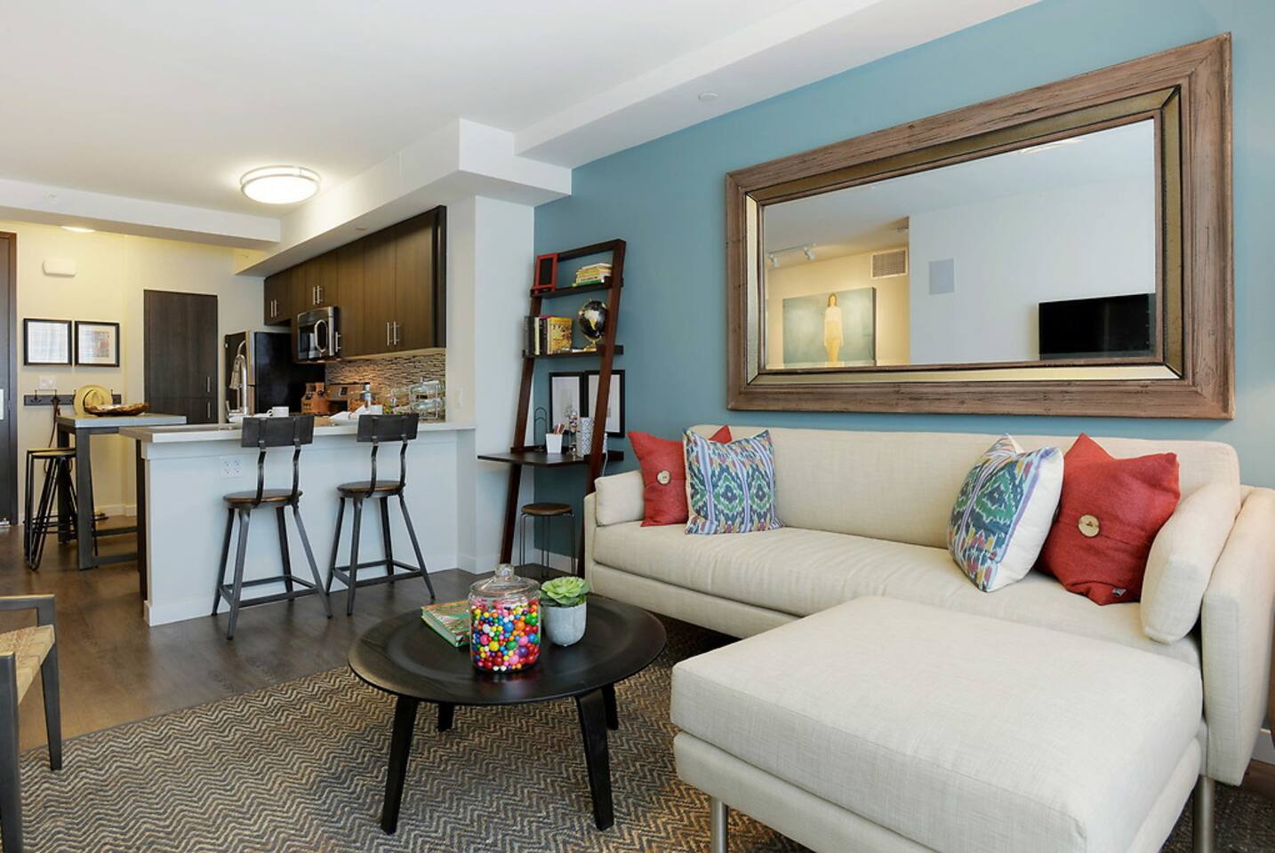 , an Airbnb-friendly apartment in Los Angeles, CA