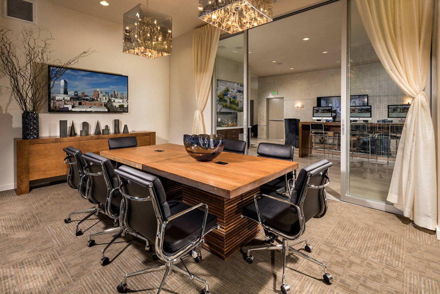 , an Airbnb-friendly apartment in Los Angeles, CA