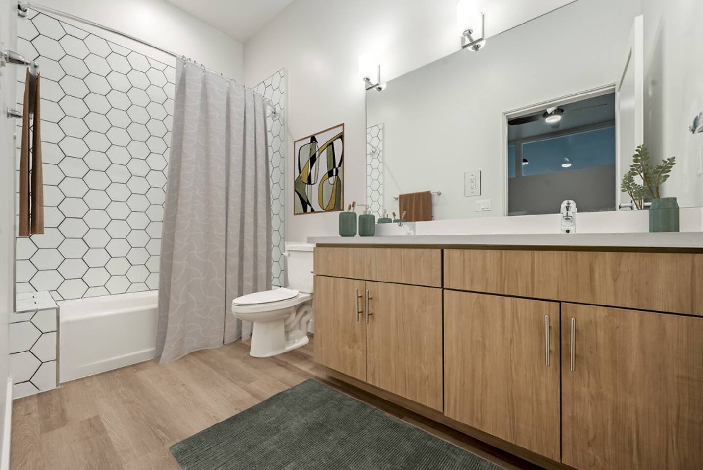 , an Airbnb-friendly apartment in Los Angeles, CA