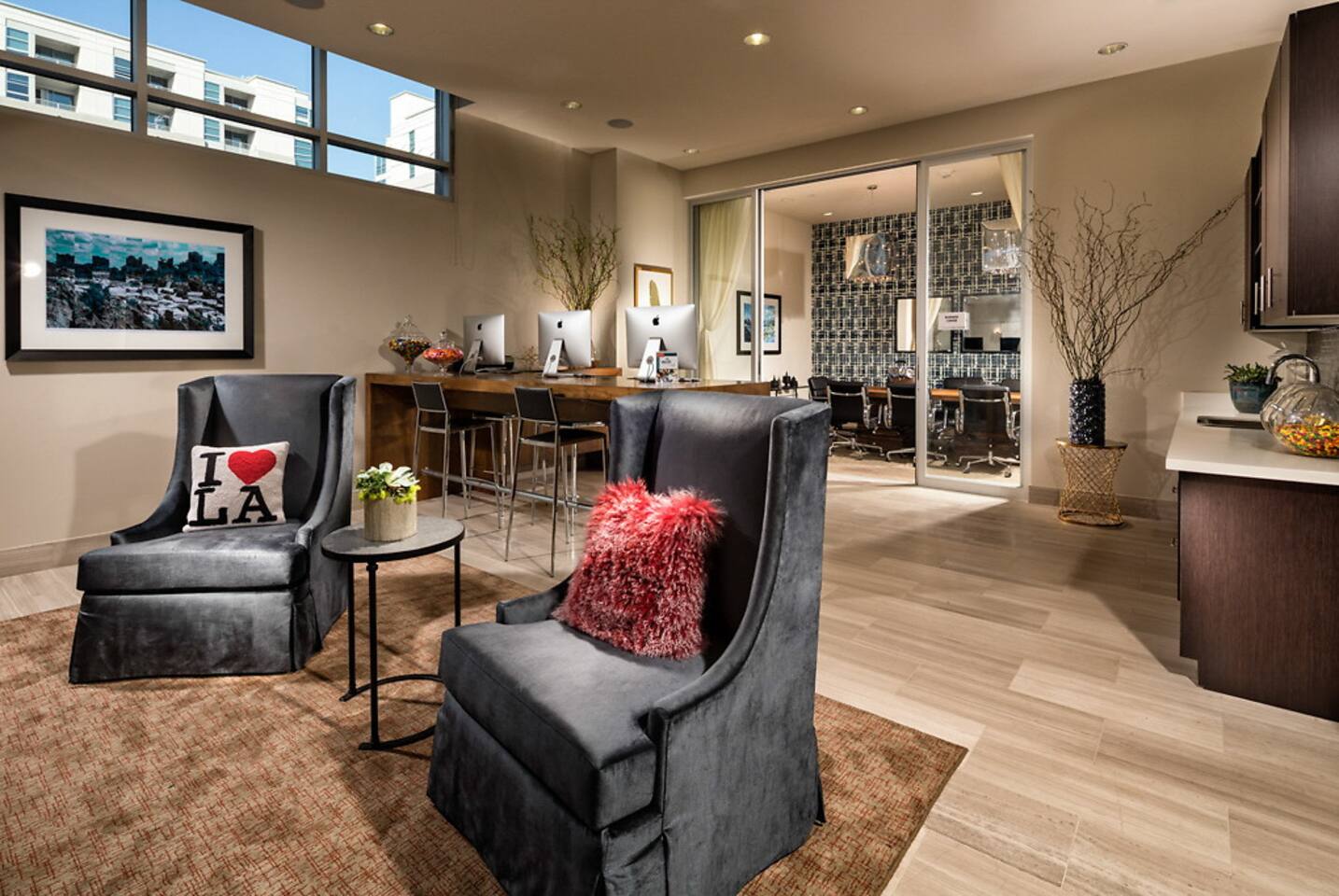 , an Airbnb-friendly apartment in Los Angeles, CA