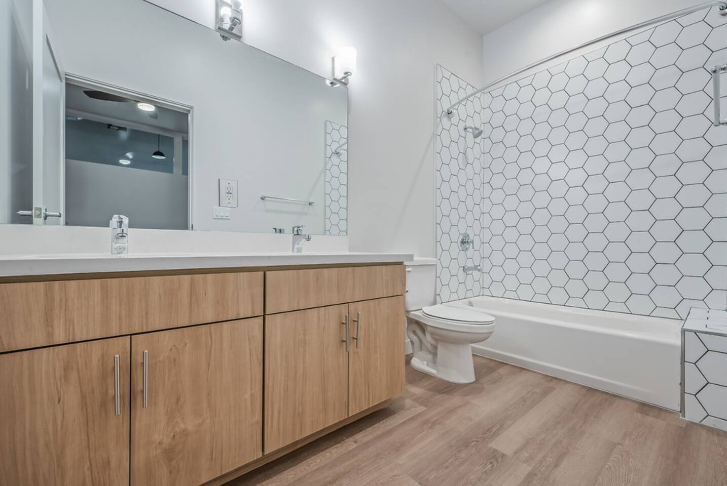 , an Airbnb-friendly apartment in Los Angeles, CA