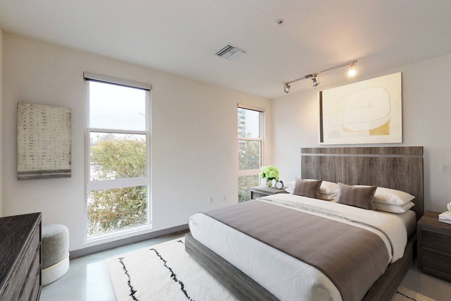 , an Airbnb-friendly apartment in San Diego, CA
