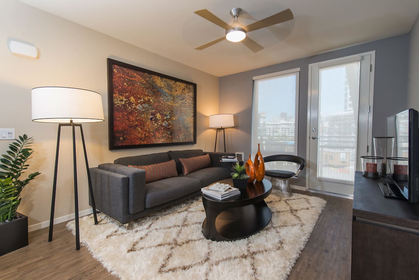 , an Airbnb-friendly apartment in San Francisco, CA