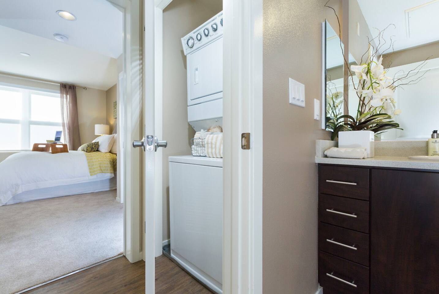 , an Airbnb-friendly apartment in Redwood City, CA