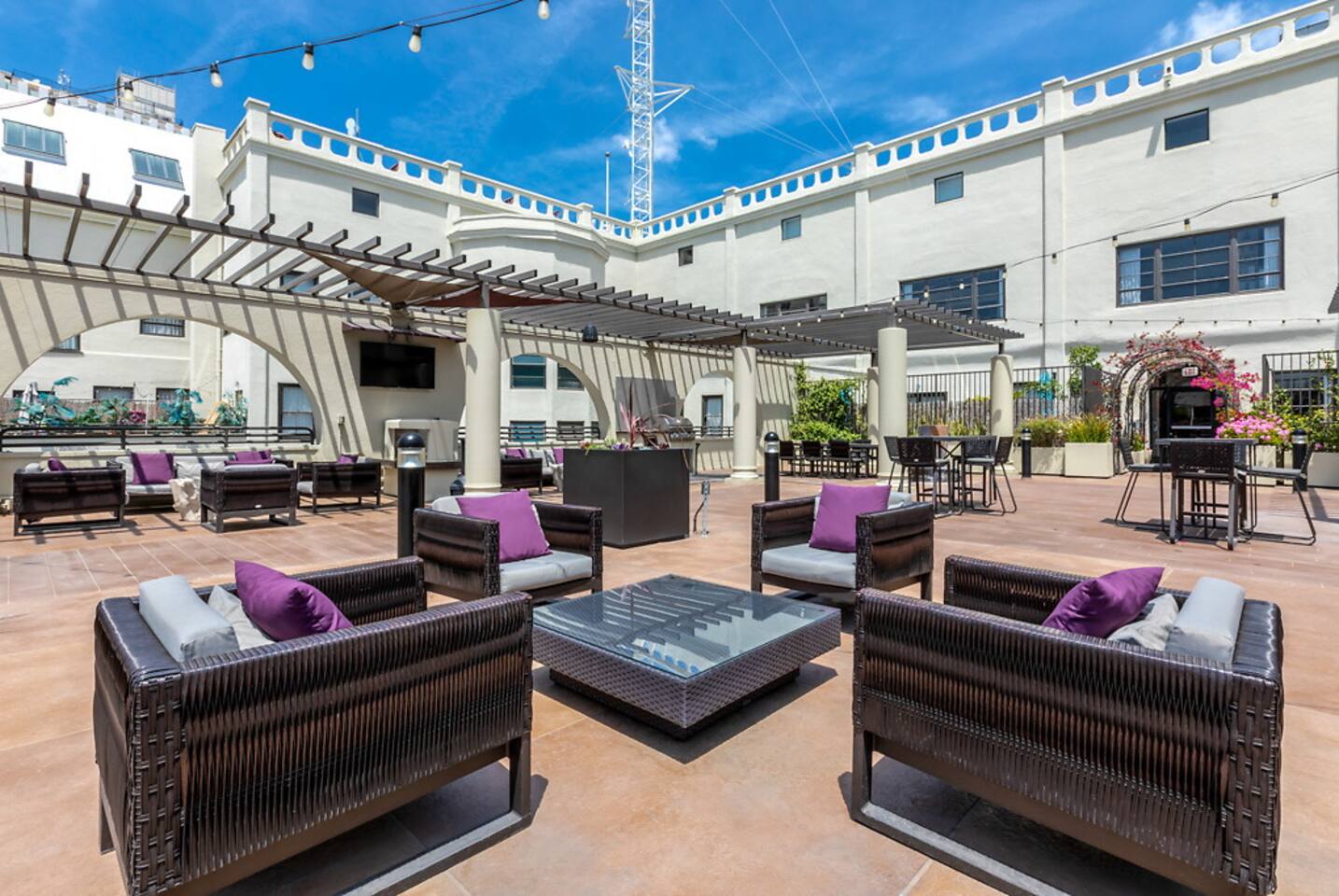 , an Airbnb-friendly apartment in Los Angeles, CA